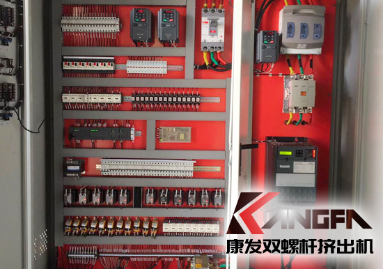 JSH-K超高速高扭低速高扭系列K75機(jī)型雙螺桿擠出機(jī)機(jī)筒內(nèi)徑73mm、主機(jī)功率280-450KW、參考產(chǎn)量達(dá)600-1500KG/H。
